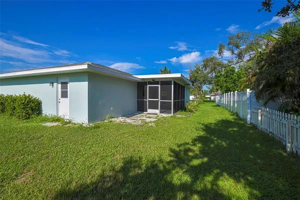 a view of a house with a backyard