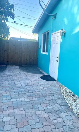 $1,500 | 1537 Northeast 30th Court, Pompano Beach, FL 33064