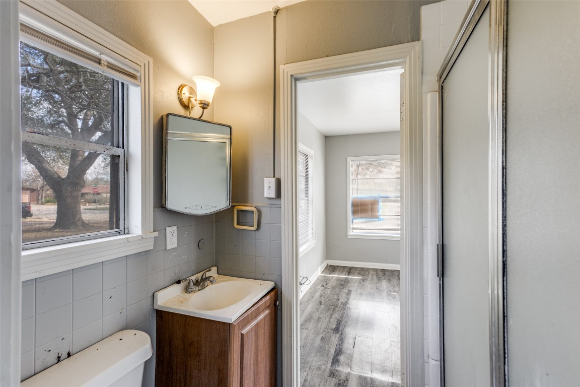 705 Campbell Street Lockhart, TX 78644 - Photo 20 of 30 a bathroom with a sink a mirror and a toilet
