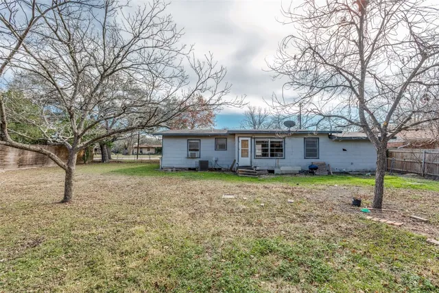 $175,000 | 705 Campbell Street, Lockhart, TX 78644