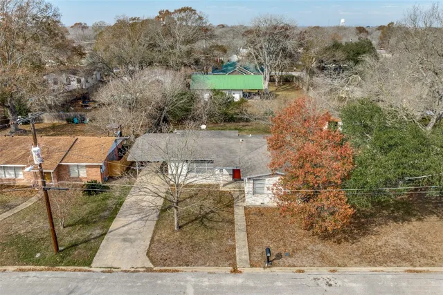 $175,000 | 705 Campbell Street, Lockhart, TX 78644
