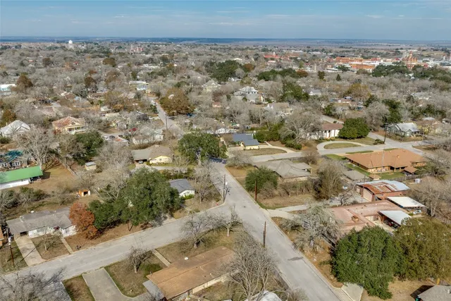 $175,000 | 705 Campbell Street, Lockhart, TX 78644