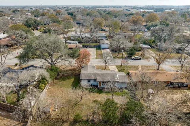 $175,000 | 705 Campbell Street, Lockhart, TX 78644