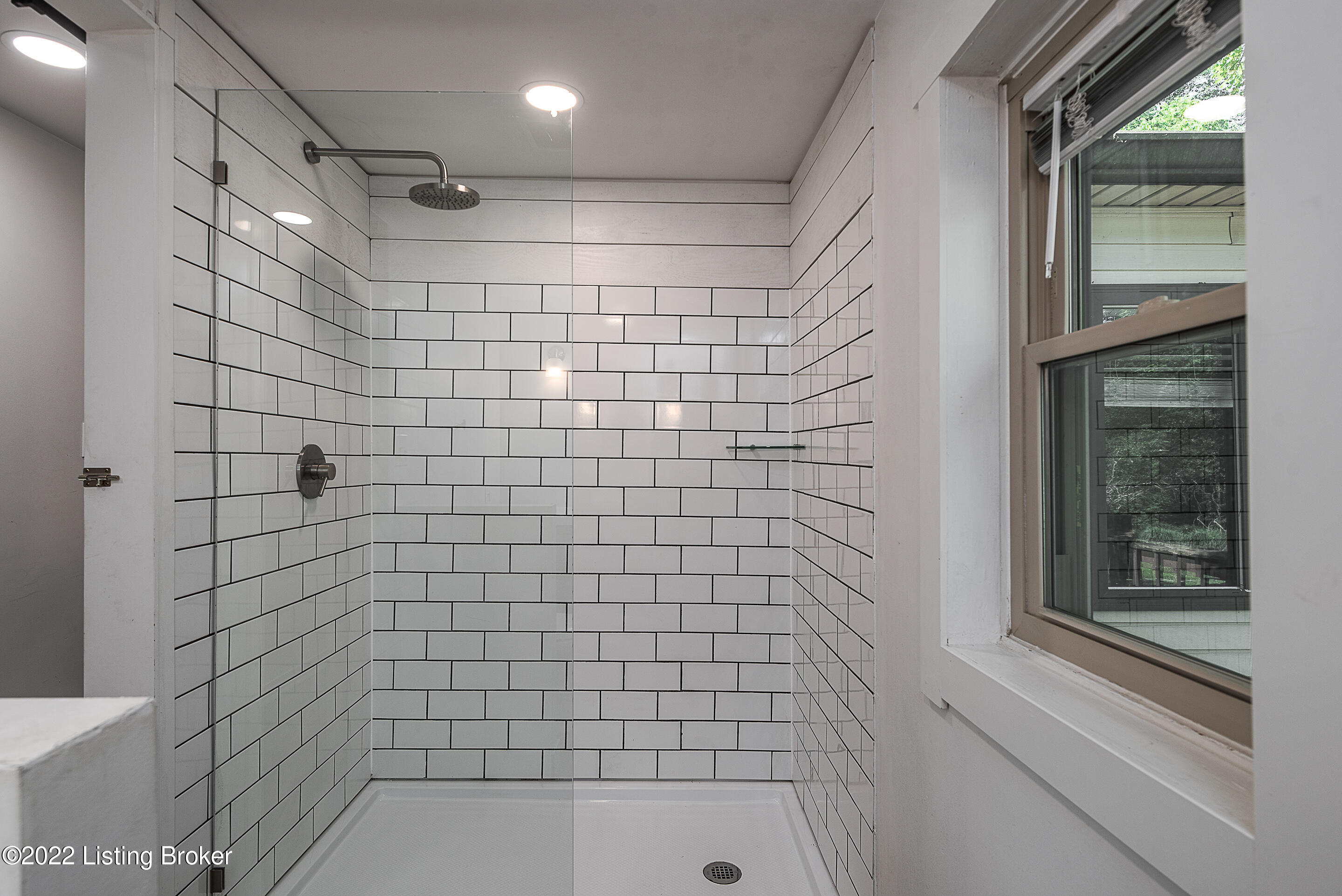 6007 New Cut Road Crestwood, KY 40014 - Photo 10 of 19 AAA NC Bathroom Shower