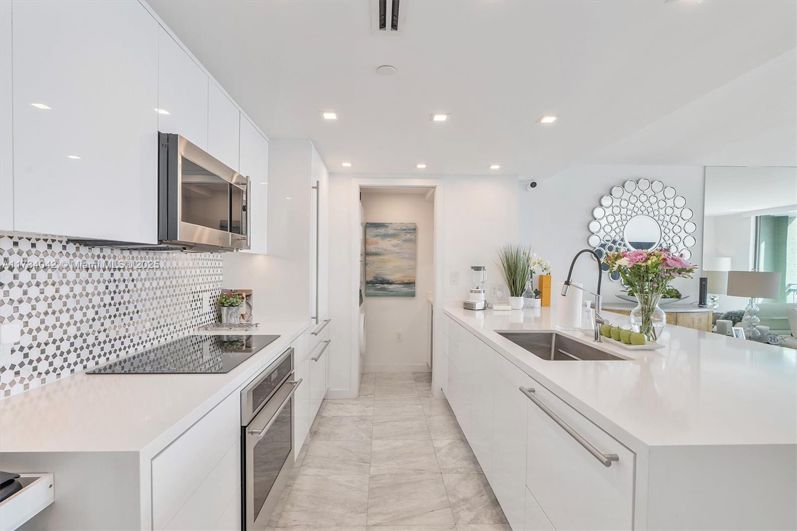 90 Alton Road, Unit 1806 Miami Beach, FL 33139 - Photo 7 of 16