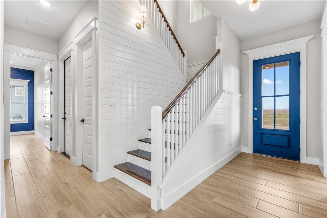 129 Frontside Drive Corpus Christi, TX 78373 - Photo 9 of 21 a view of entryway and hall with wooden floor