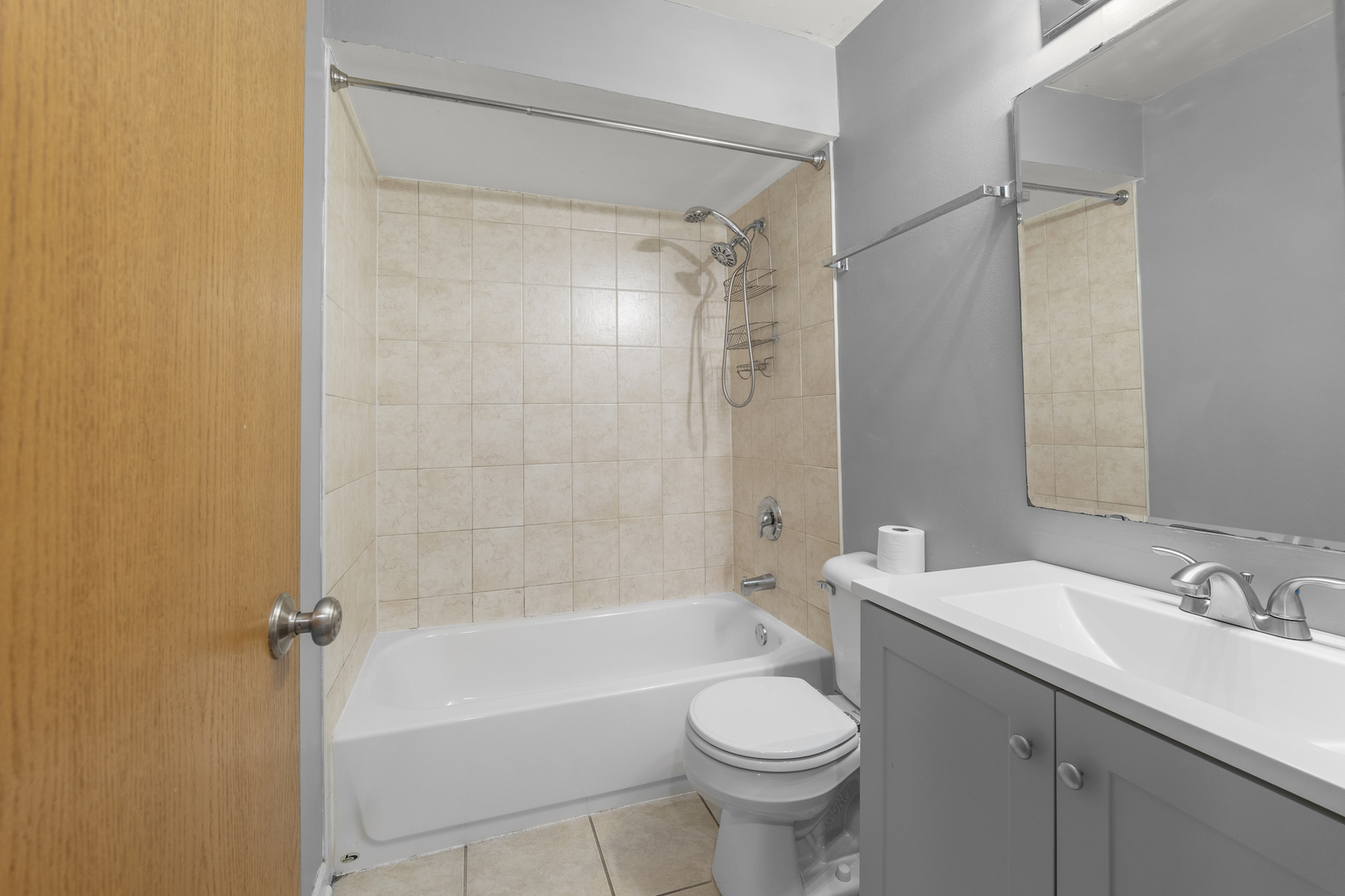 10440 Brooks Lane, Unit B4 Chicago Ridge, IL 60415 - Photo 13 of 14 a bathroom with a sink toilet and shower