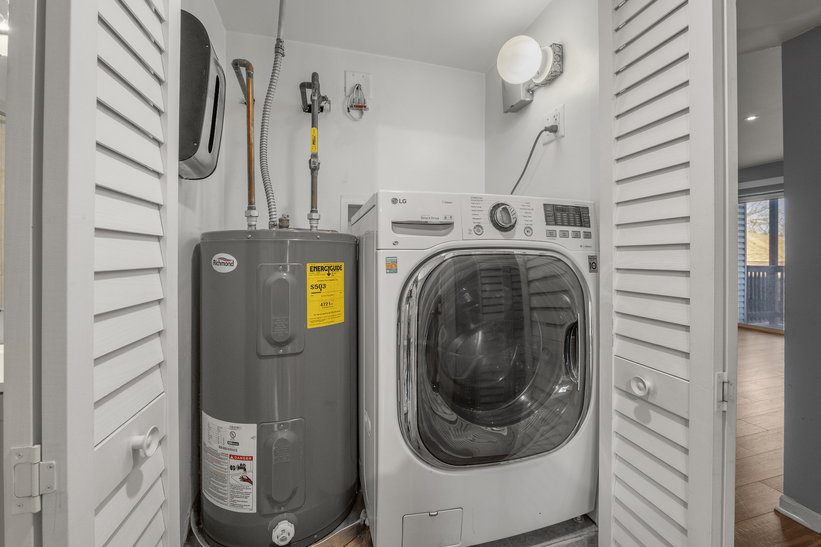 10440 Brooks Lane, Unit B4 Chicago Ridge, IL 60415 - Photo 14 of 14 a utility room with dryer and washer