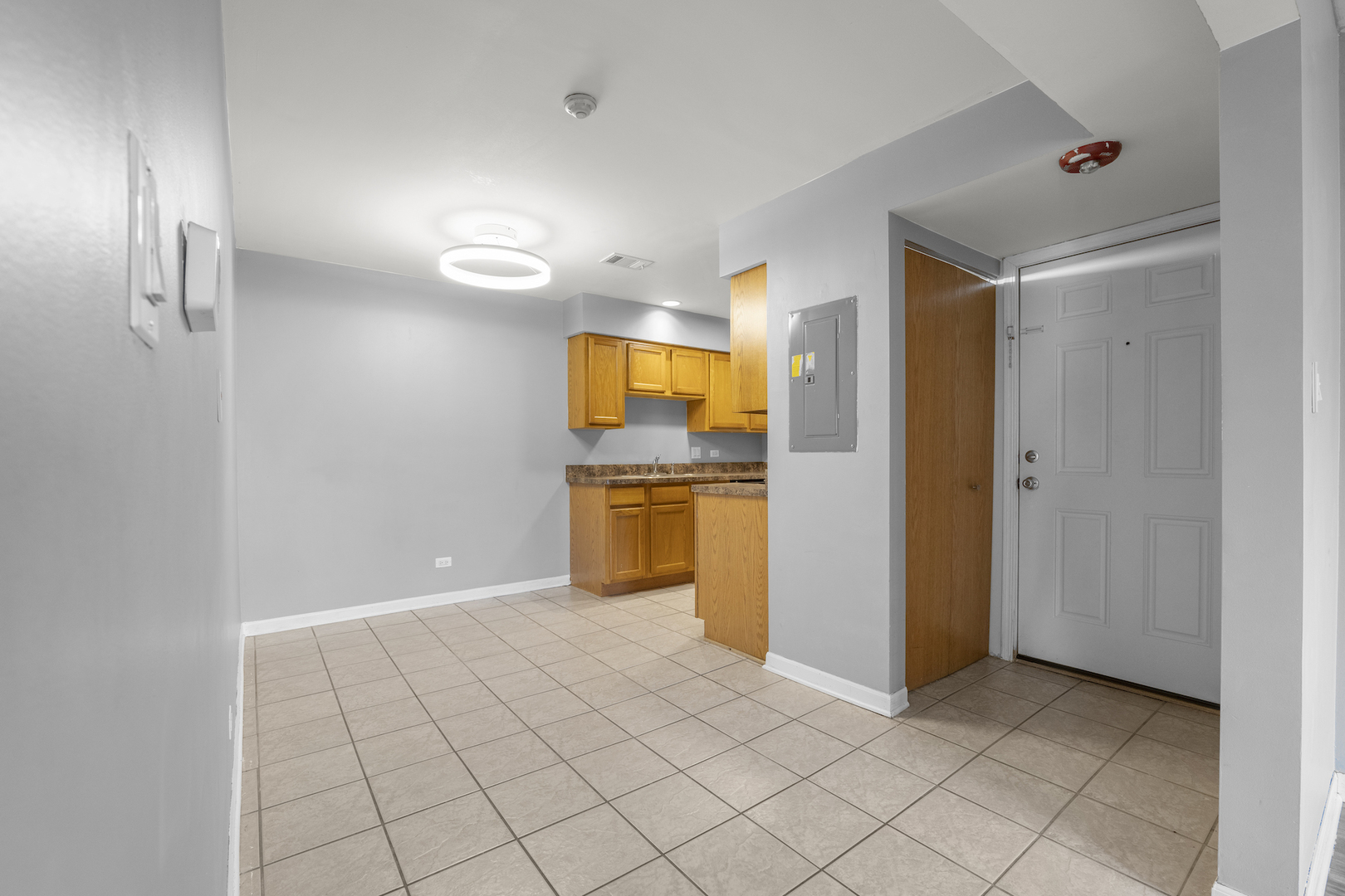 10440 Brooks Lane, Unit B4 Chicago Ridge, IL 60415 - Photo 8 of 14 a view of a kitchen with a sink