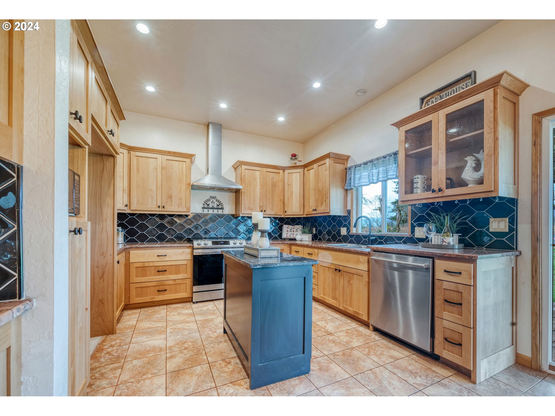 7346 Thurston Road Springfield, OR 97478 - Photo 14 of 48 Kitchen
