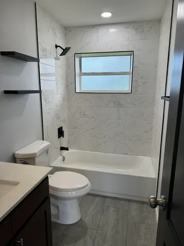 $1,050 | 4250 25th Avenue, Unit B, Vero Beach, FL 32967