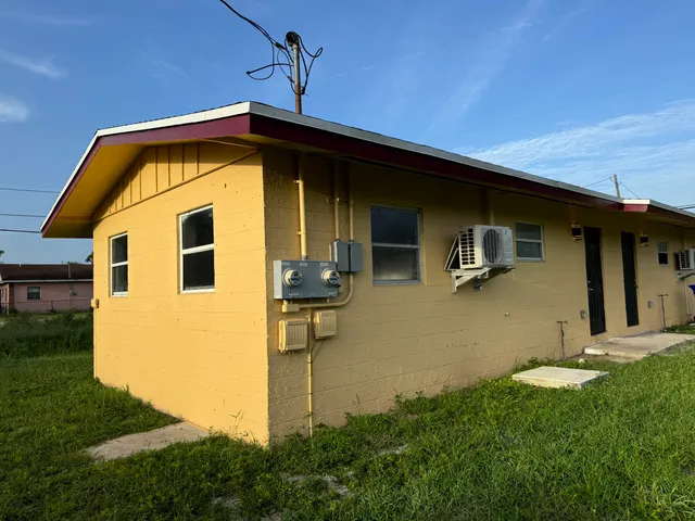 $1,050 | 4250 25th Avenue, Unit B, Vero Beach, FL 32967