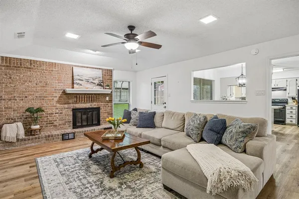 $285,000 | 232 Northeast Shady Oaks Drive, Burleson, TX 76028
