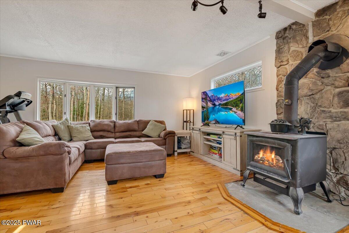 129 Meadowbrook Road Tafton, PA 18464 - Photo 8 of 69 15-Photo Apr 15 2025- 9 52 22 AM