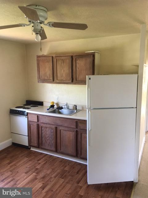 7423 Bay Front Road Baltimore, MD 21219 - Photo 4 of 21 Upstairs unit kitchen
