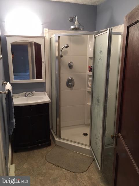7423 Bay Front Road Baltimore, MD 21219 - Photo 5 of 21 Bath