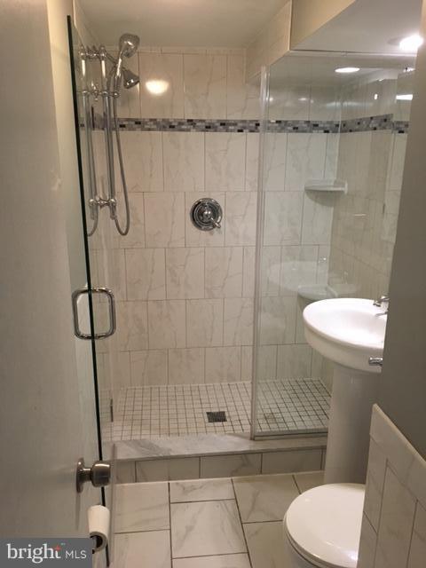 7423 Bay Front Road Baltimore, MD 21219 - Photo 6 of 21 Bath