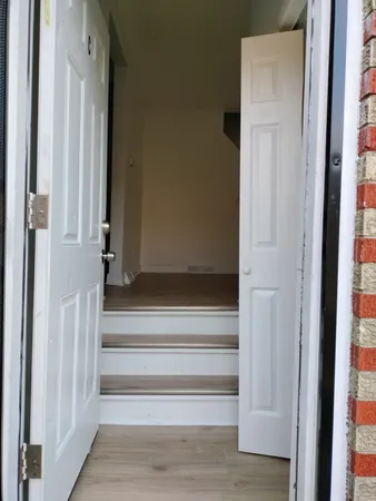 $1,490 | 7910 South Muskegon Avenue, Unit 3, Chicago, IL 60617