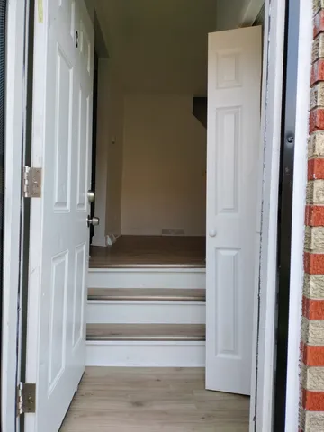 $1,490 | 7910 South Muskegon Avenue, Unit 3, Chicago, IL 60617