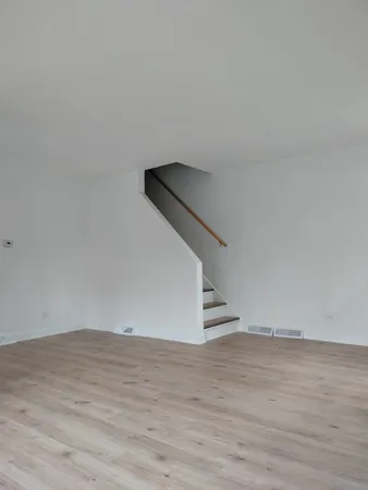 $1,490 | 7910 South Muskegon Avenue, Unit 3, Chicago, IL 60617