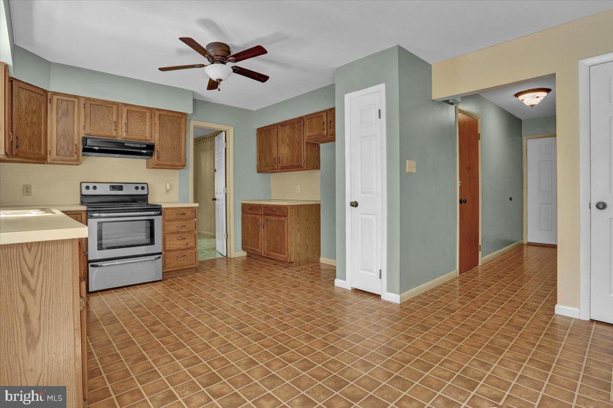 56 Stewart Avenue Sinking Spring, PA 19608 - Photo 8 of 44 Kitchen