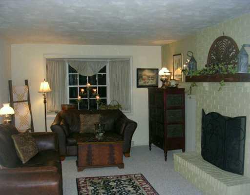 161 Charles Drive North Huntingdon, PA 15642 - Photo 3 of 8 Den/Family/Great Room.