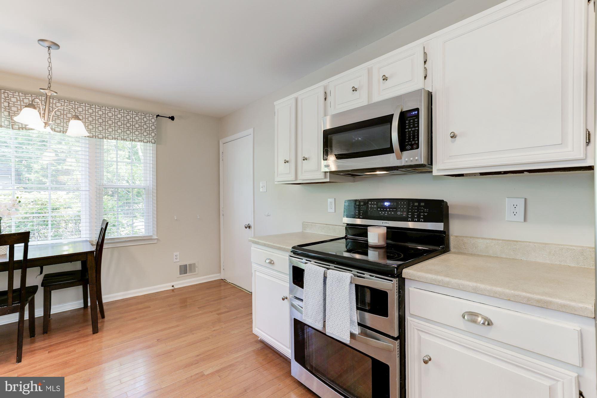 12335 Coleraine Court Reston, VA 20191 - Photo 19 of 84 Kitchen - Stainless Steel Appliances