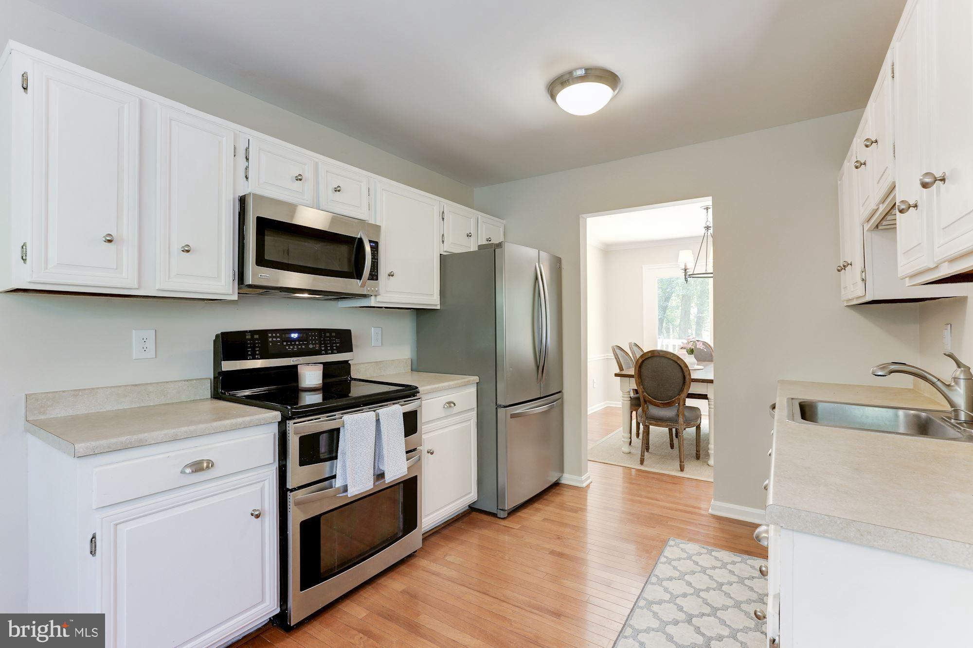 12335 Coleraine Court Reston, VA 20191 - Photo 22 of 84 Kitchen - Plentiful Counter Top Space!