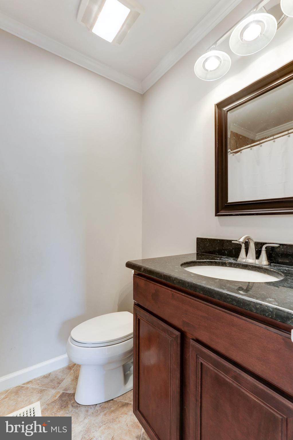 12335 Coleraine Court Reston, VA 20191 - Photo 39 of 84 Full Bathroom #2 - Beautifully Upgraded