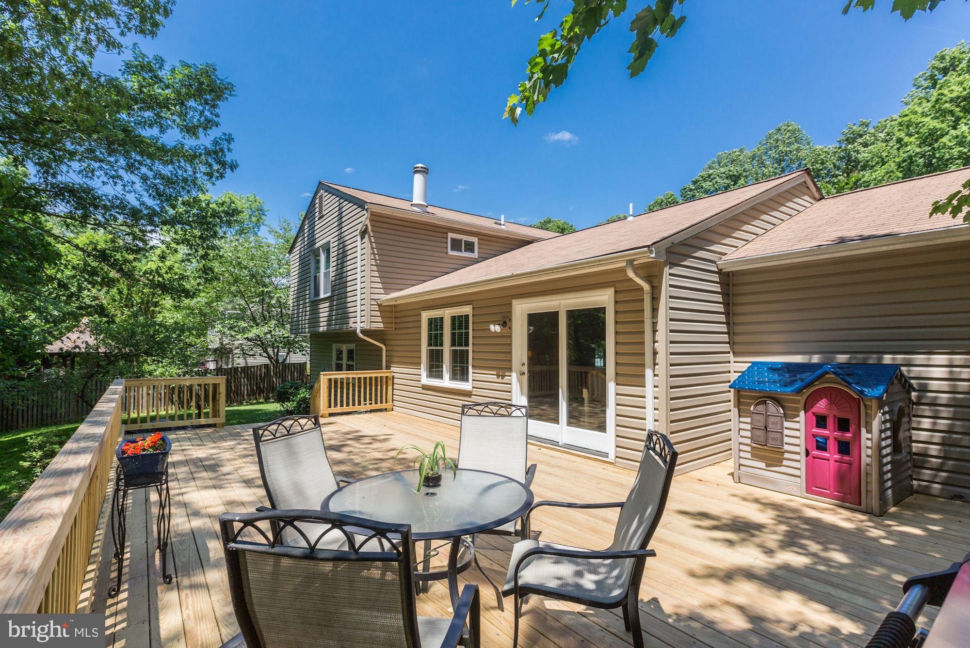 12335 Coleraine Court Reston, VA 20191 - Photo 55 of 84 BRAND NEW DECK - BEAUTIFUL CRAFTSMANSHIP!