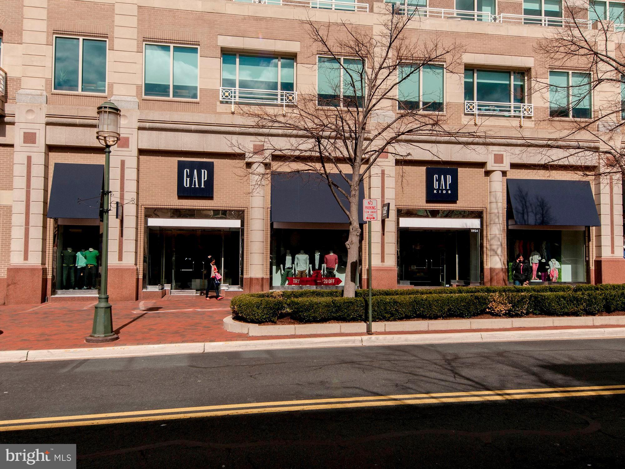 12335 Coleraine Court Reston, VA 20191 - Photo 76 of 84 Reston Town Center Shopping