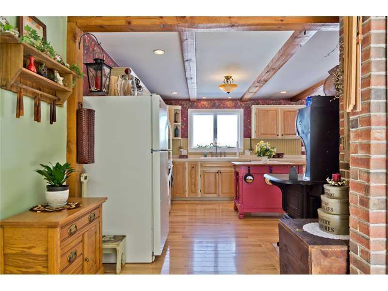 186 Hallowell Road Pownal, ME 04069 - Photo 7 of 25 Kitchen.