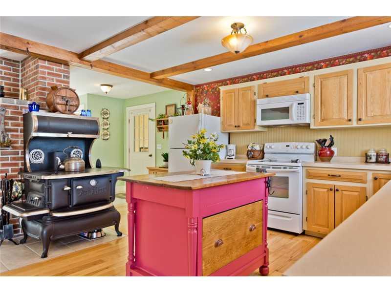 186 Hallowell Road Pownal, ME 04069 - Photo 9 of 25 Kitchen.