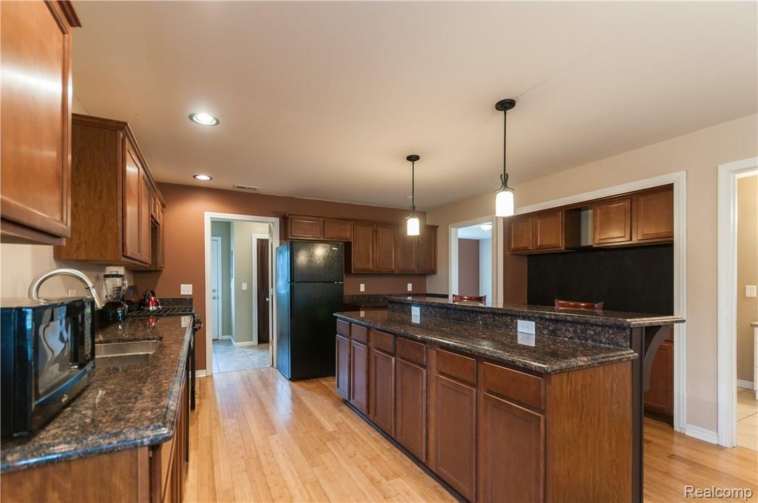 1028 Miller Road Lake Orion, MI 48362 - Photo 11 of 31 Huge Kitchen W/Granite, Recessed & Pendant Lighting