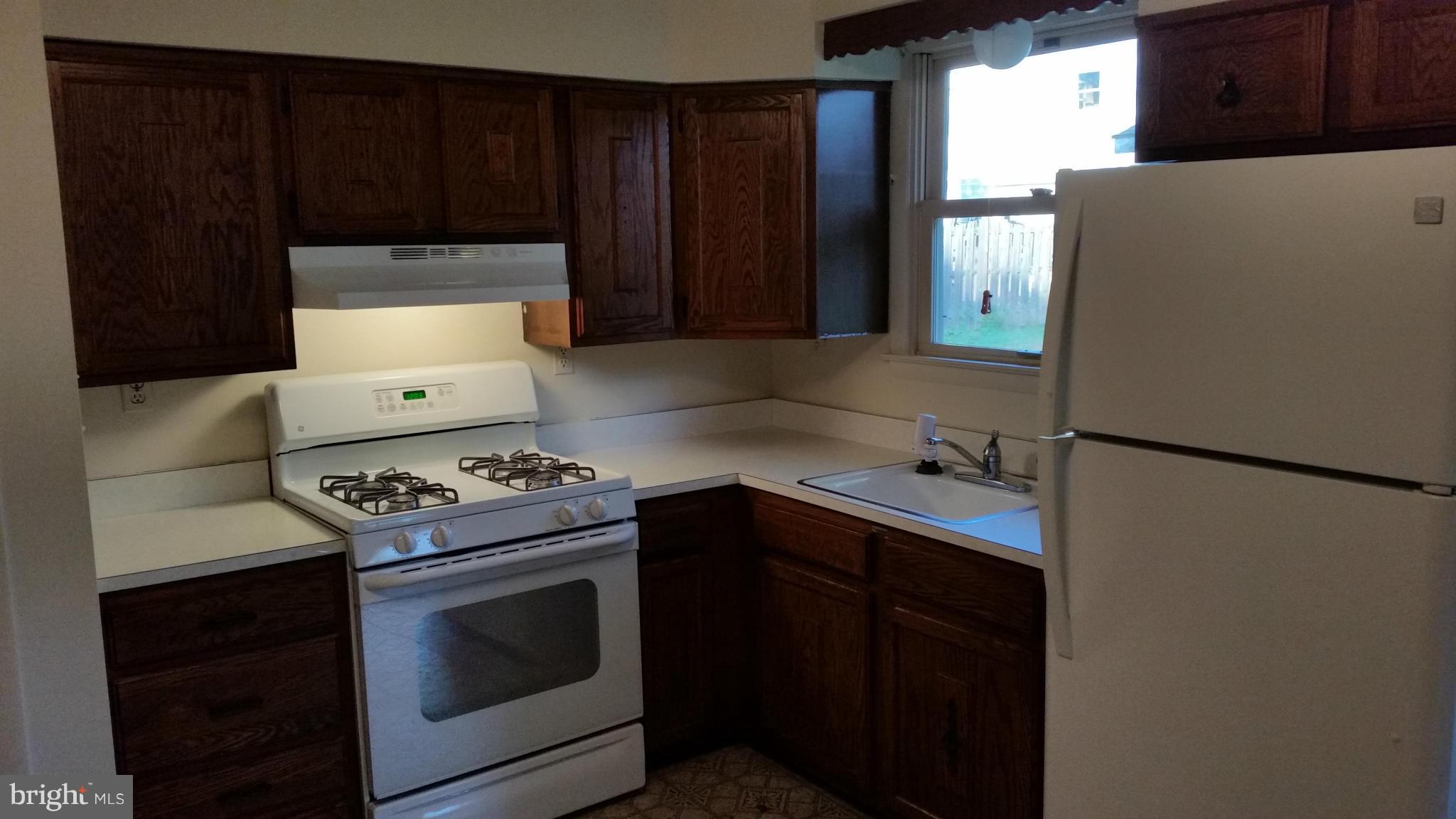8705 Crest Road Severn, MD 21144 - Photo 5 of 13 Gas stove and refrigerator included