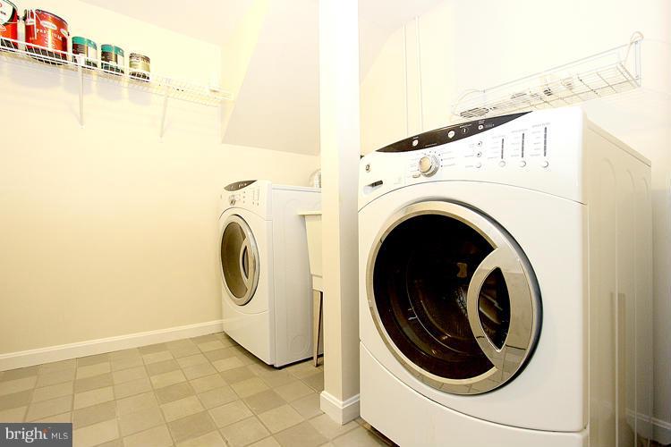 3532 Falling Green Road Olney, MD 20832 - Photo 26 of 30 a utility room with dryer and washer