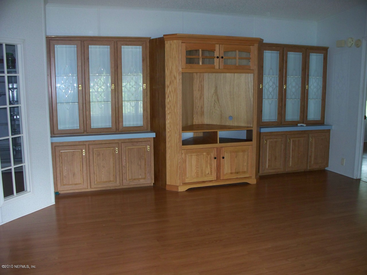 344 Stokes Landing Road Palatka, FL 32177 - Photo 2 of 15 Living Room Built-In