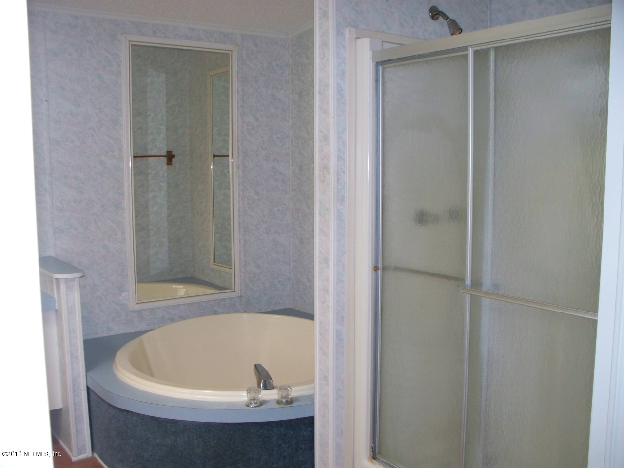 344 Stokes Landing Road Palatka, FL 32177 - Photo 5 of 15 Master Bath Tub & Shower