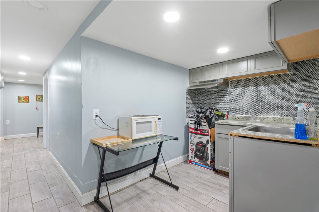 236 Gallatin Street Providence, RI 02907 - Photo 24 of 33