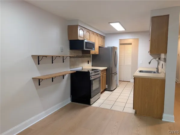 $1,400 | 273 Watertree Drive, De Witt, NY 13057