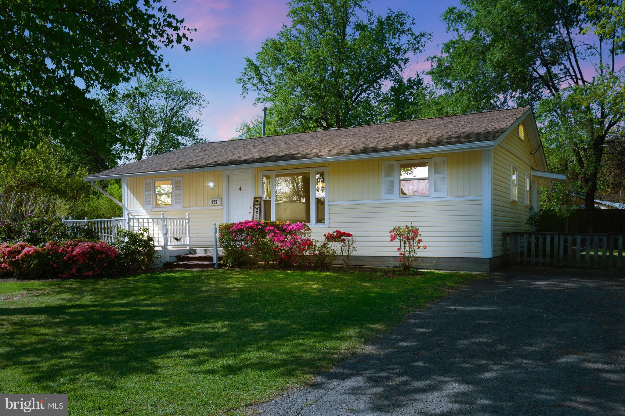 909 Hopton Road Woodbridge, VA 22191 - Photo 1 of 50 Gallery Image 1