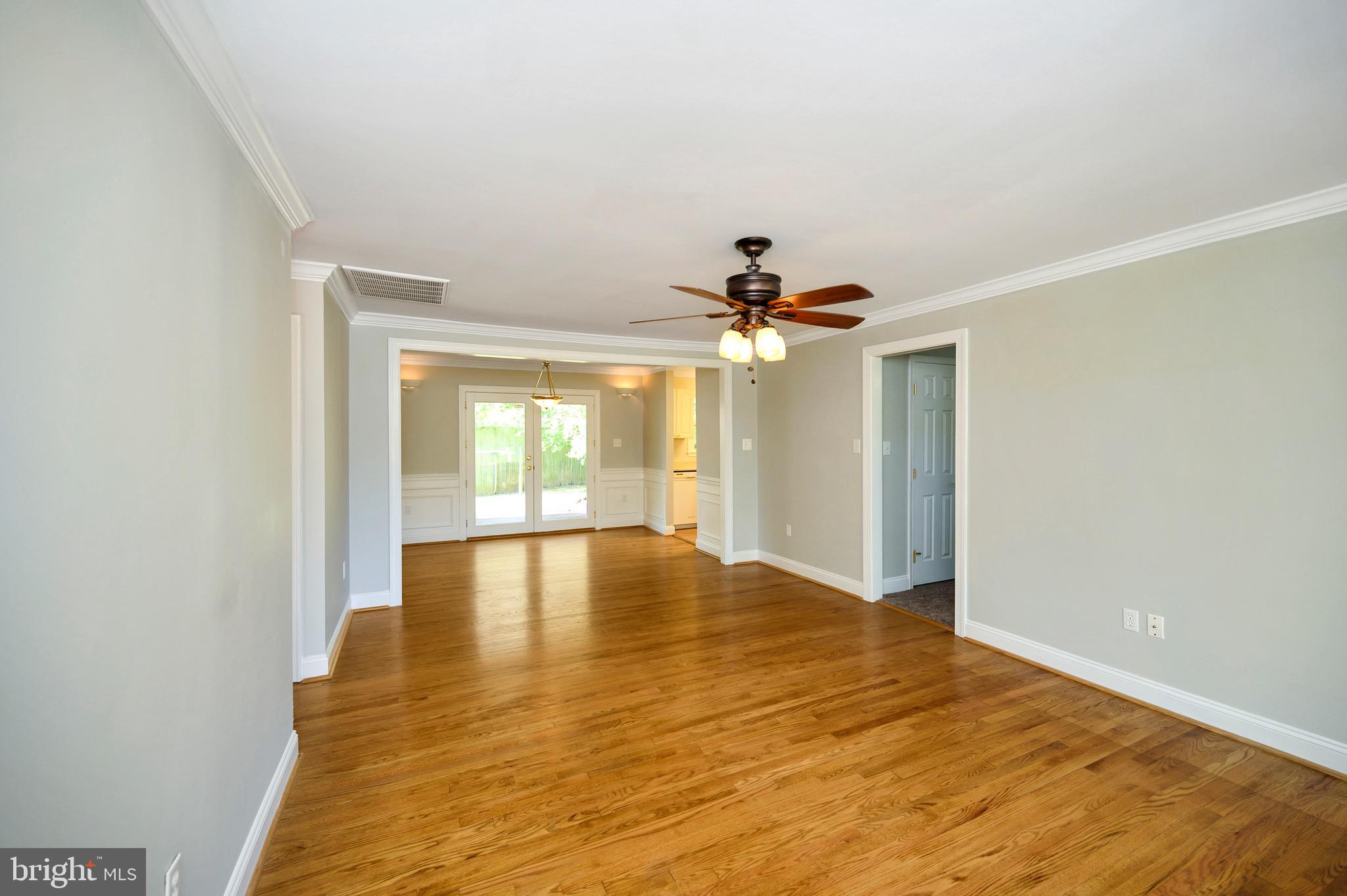 909 Hopton Road Woodbridge, VA 22191 - Photo 4 of 50 Gallery Image 4