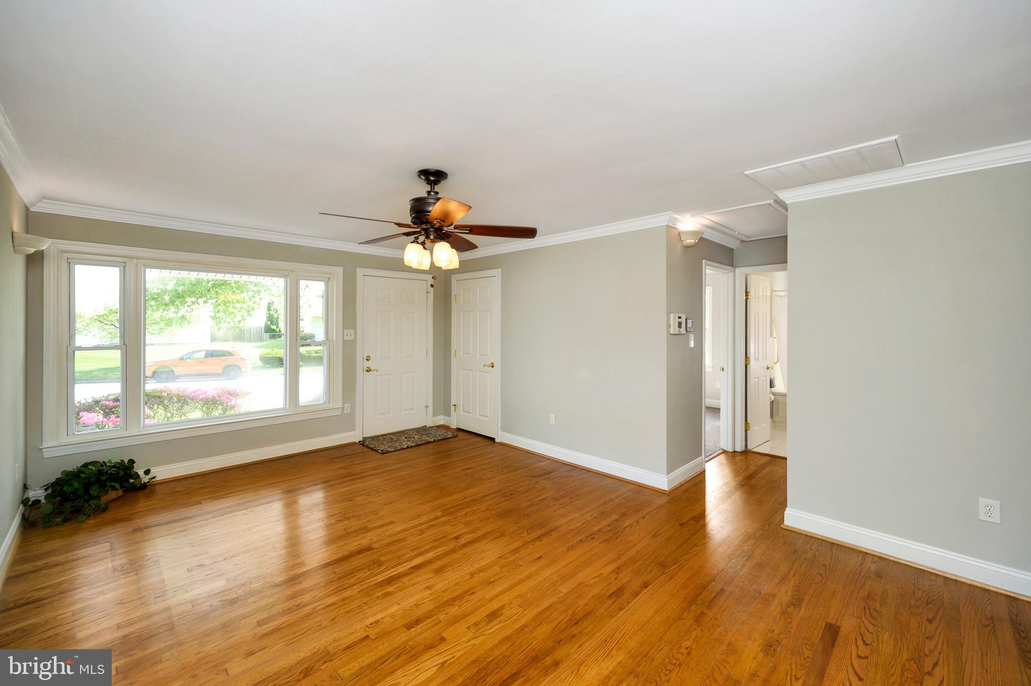 909 Hopton Road Woodbridge, VA 22191 - Photo 6 of 50 Gallery Image 6