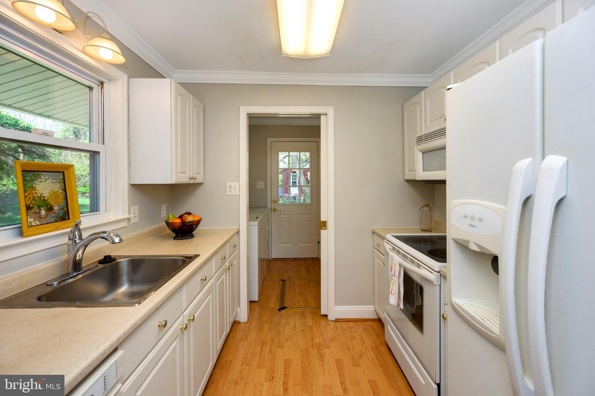 909 Hopton Road Woodbridge, VA 22191 - Photo 9 of 50 Gallery Image 9