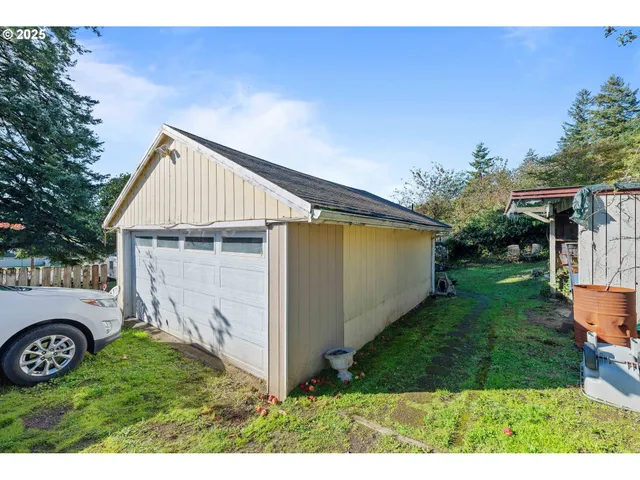 $249,999 | 1142 Minnesota Avenue, Coos Bay, OR 97420