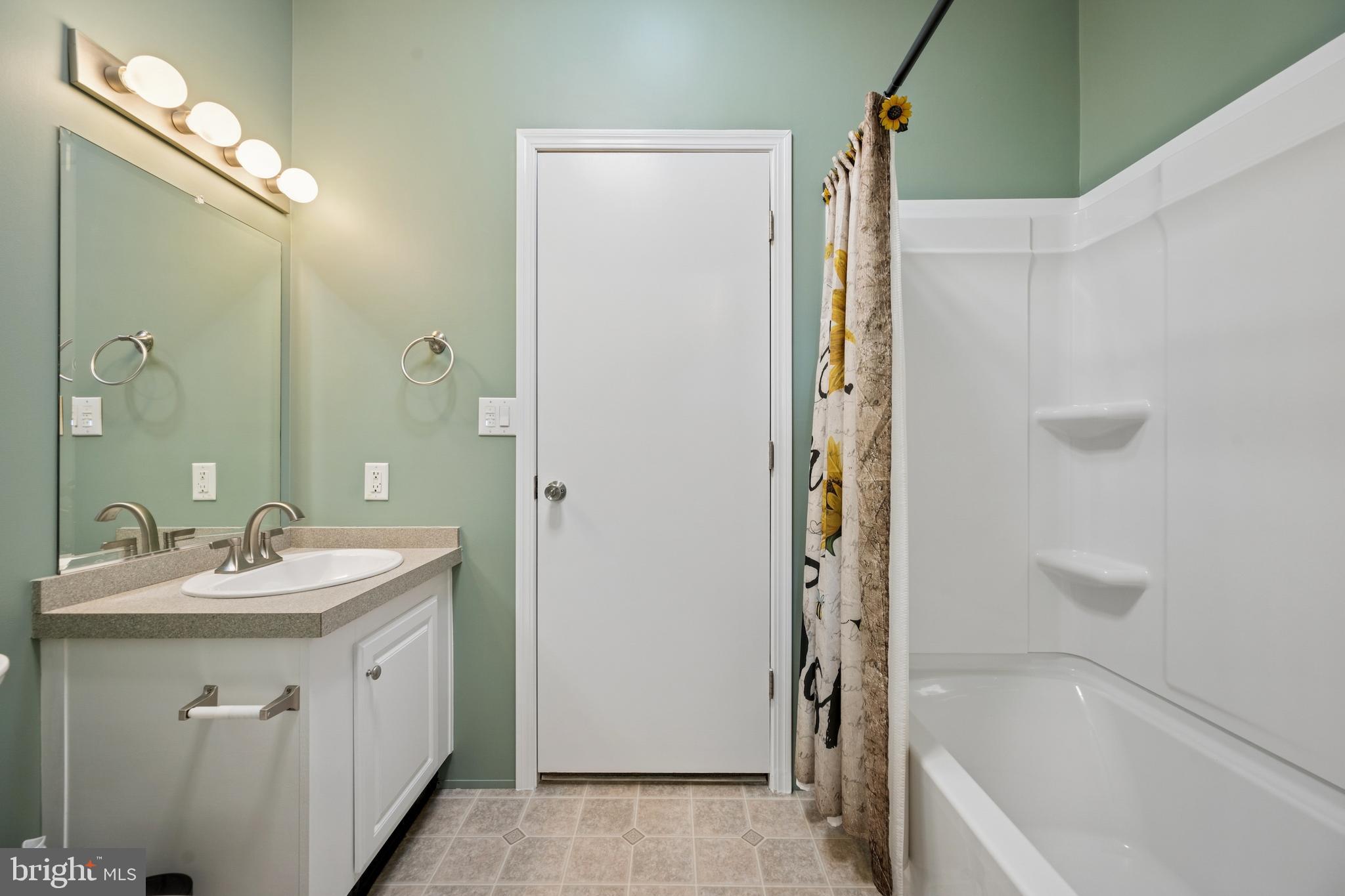 61 Glen Roy Road Nottingham, PA 19362 - Photo 26 of 30 Full bathroom tub/shower combo