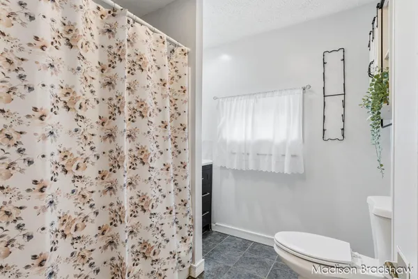 $229,900 | 2655 Longfellow Avenue Southwest, Wyoming, MI 49509