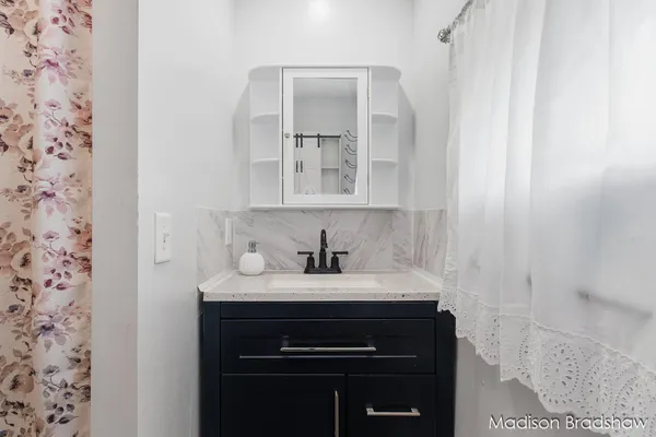 $229,900 | 2655 Longfellow Avenue Southwest, Wyoming, MI 49509