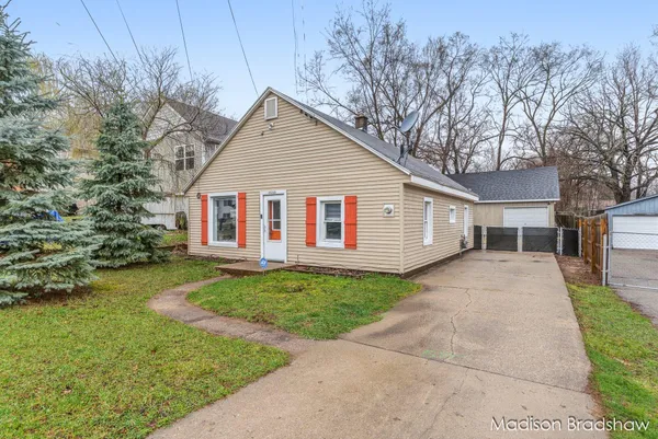 $229,900 | 2655 Longfellow Avenue Southwest, Wyoming, MI 49509