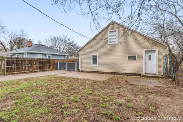 $229,900 | 2655 Longfellow Avenue Southwest, Wyoming, MI 49509